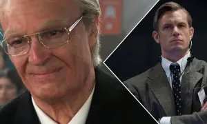 Joel Kinnaman i ny serie. En äldre man med glasögon ler, bredvid en yngre man i kostym med headset.